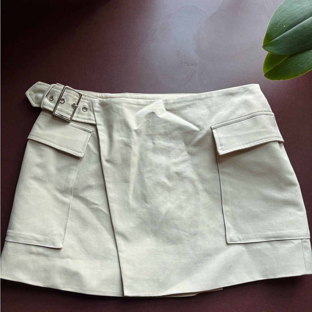Astr the label cream cargo mini Skirt with wrap detail- never worn